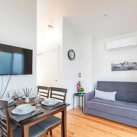 Lovelystay - Cozy 1Br In Santa Catarina W/ Balcony Porto Buitenkant foto