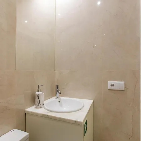 Lovelystay - Cozy 1Br In Santa Catarina W/ Balcony Porto Buitenkant foto