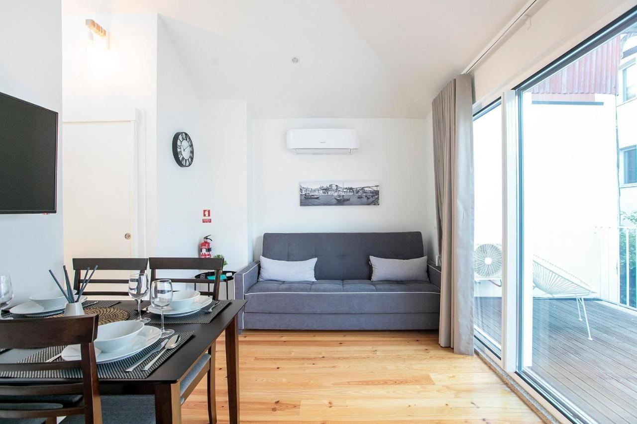Appartement Lovelystay - Cozy 1br In Santa Catarina W/ Balcony Porto
